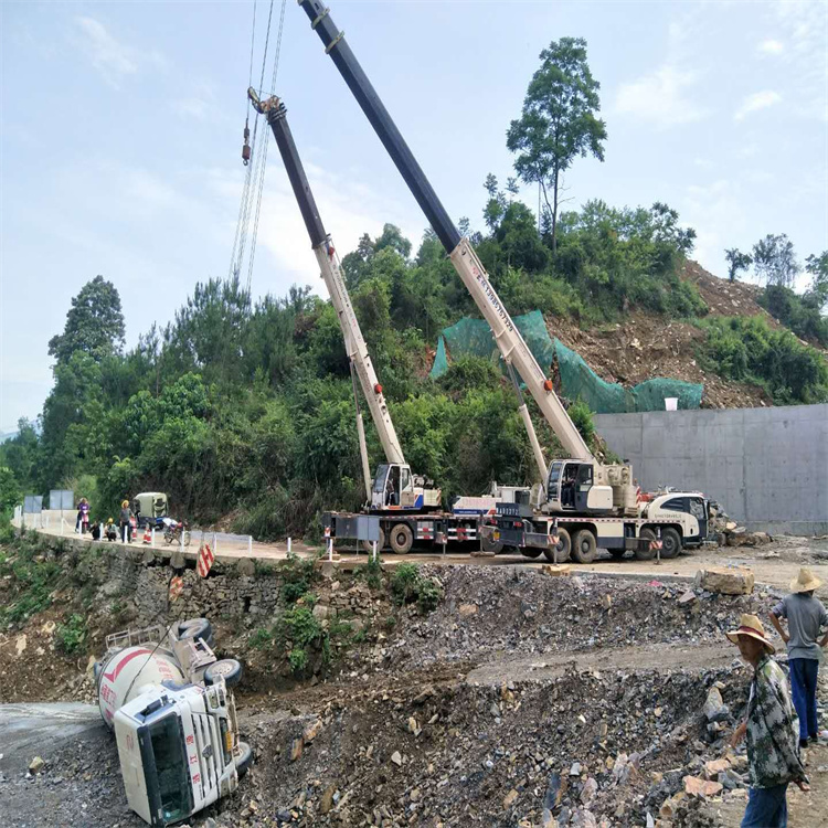 滨州汽车掉沟里叫吊车救援要多少钱